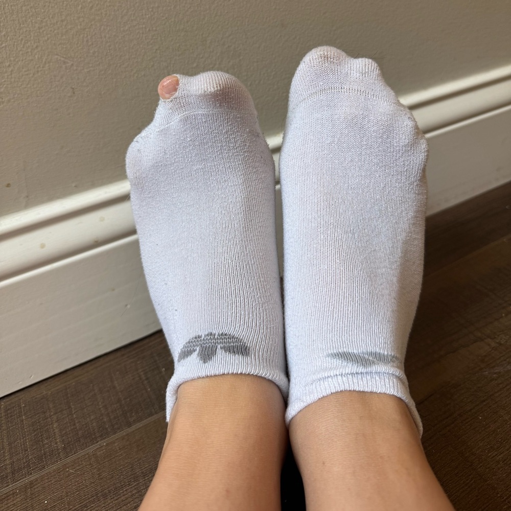 Adidas White Ankle Socks Gently Worn Size 11 Feet - Picture 3 of 6